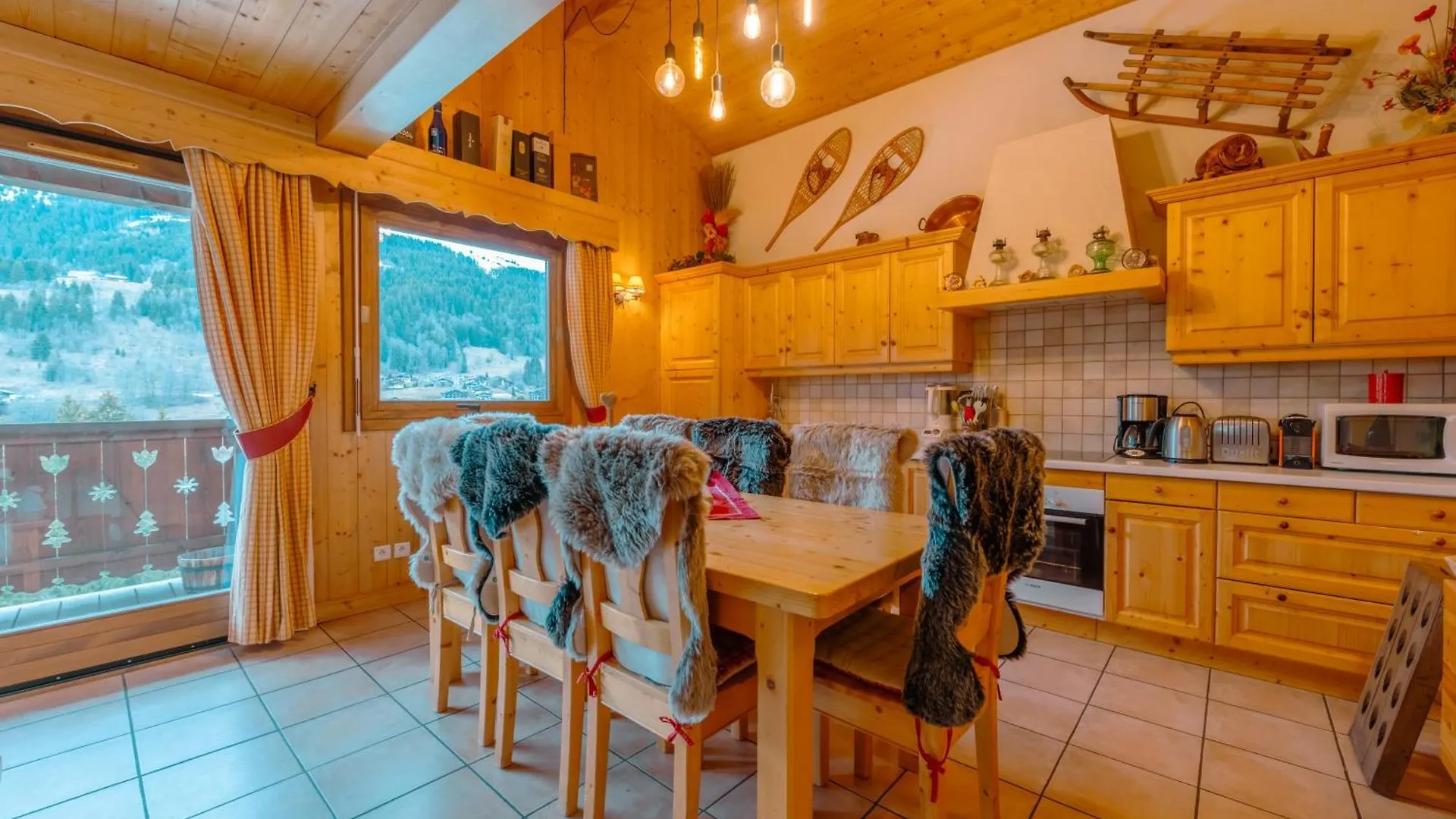 Chalet Amitie Familial De Luxe Avec Jacuzzi, A 150 M Des Pistes De Ski De La Turche, Parking Prive, Wifi Fibre, Cheminee Avec Bois, Les Gets
