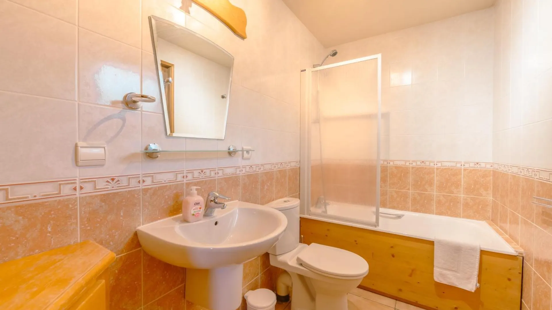 Chalet Amitie Familial De Luxe Avec Jacuzzi, A 150 M Des Pistes De Ski De La Turche, Parking Prive, Wifi Fibre, Cheminee Avec Bois, Les Gets France