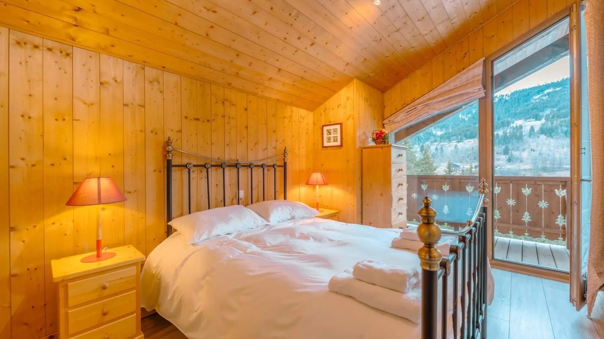 Chalet Amitie Familial De Luxe Avec Jacuzzi, A 150 M Des Pistes De Ski De La Turche, Parking Prive, Wifi Fibre, Cheminee Avec Bois, Les Gets Francja