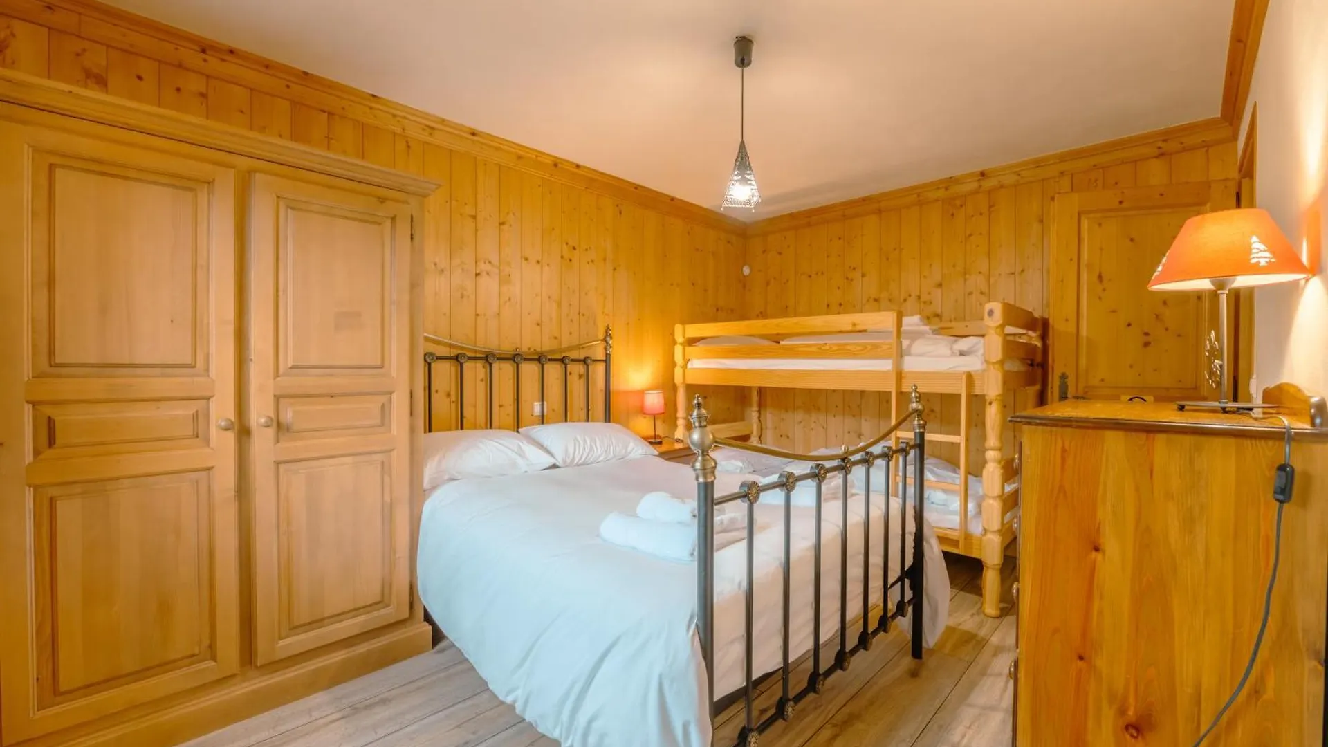 Chalet Amitie Familial De Luxe Avec Jacuzzi, A 150 M Des Pistes De Ski De La Turche, Parking Prive, Wifi Fibre, Cheminee Avec Bois, Les Gets