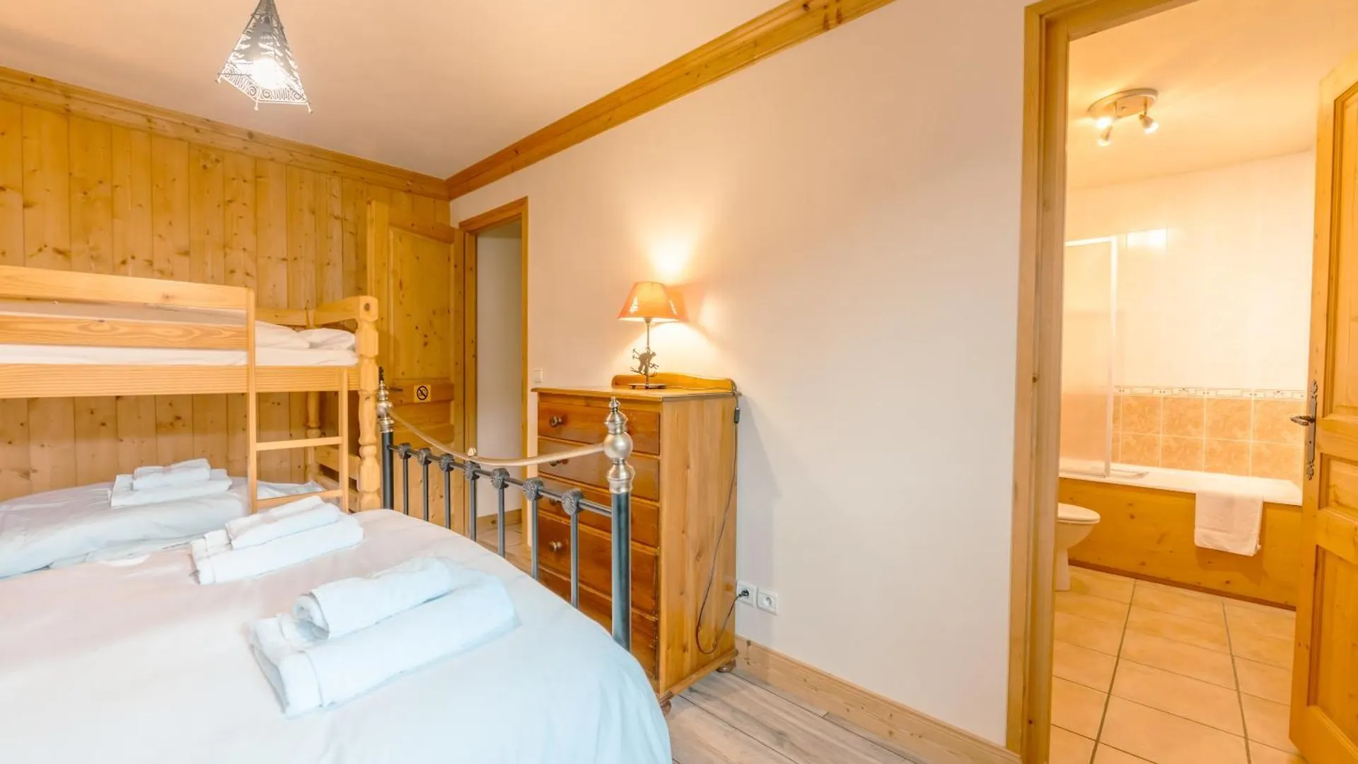 Chalet Amitie Familial De Luxe Avec Jacuzzi, A 150 M Des Pistes De Ski De La Turche, Parking Prive, Wifi Fibre, Cheminee Avec Bois, Les Gets